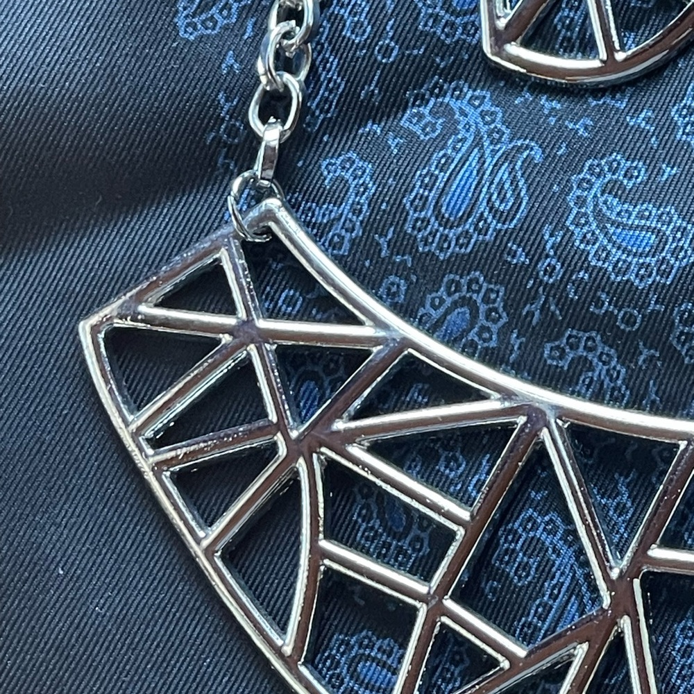 Geometric silver toned metal necklace & earring set - Picture 3 of 11
